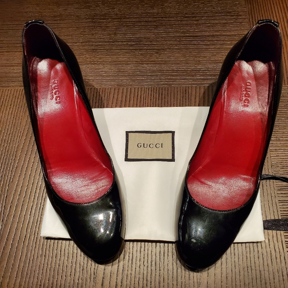 Gucci | Gold Monogram | Black Patent Wedge